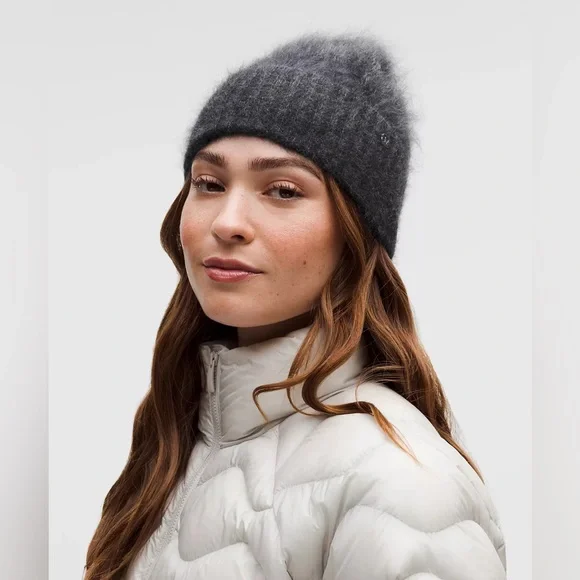 NWT Lululemon fuzzy cashmere beanie HEATHERED LIGHT ONYX Lululemon fuzzy cashmere beanie | Mercari main image 4